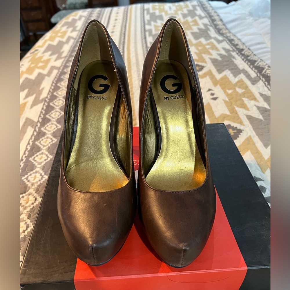 G by Guess GGBELANOV-F Platform Pumps size 8